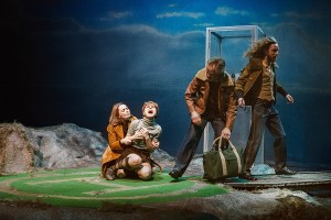 Bess ottaa miehensä töihin lähdön hieman raskaasti. (Kuva: Otto-Ville Väätäinen)